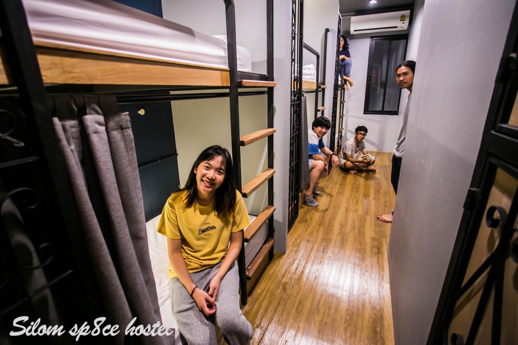 Silom Space Hostel Bangkok Exterior photo