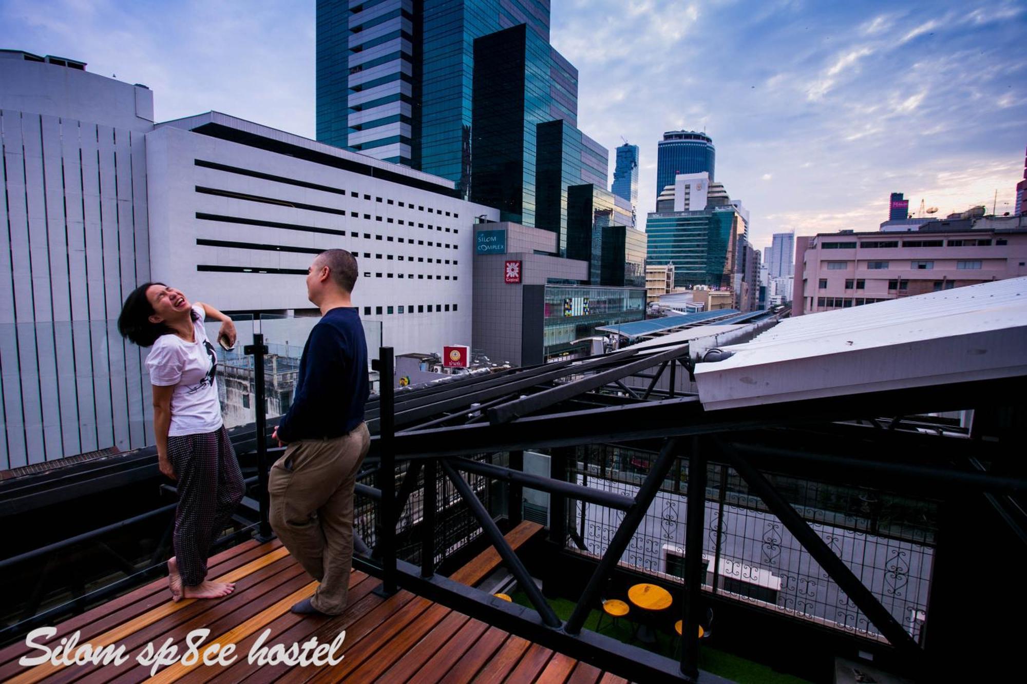 Silom Space Hostel Bangkok Exterior photo