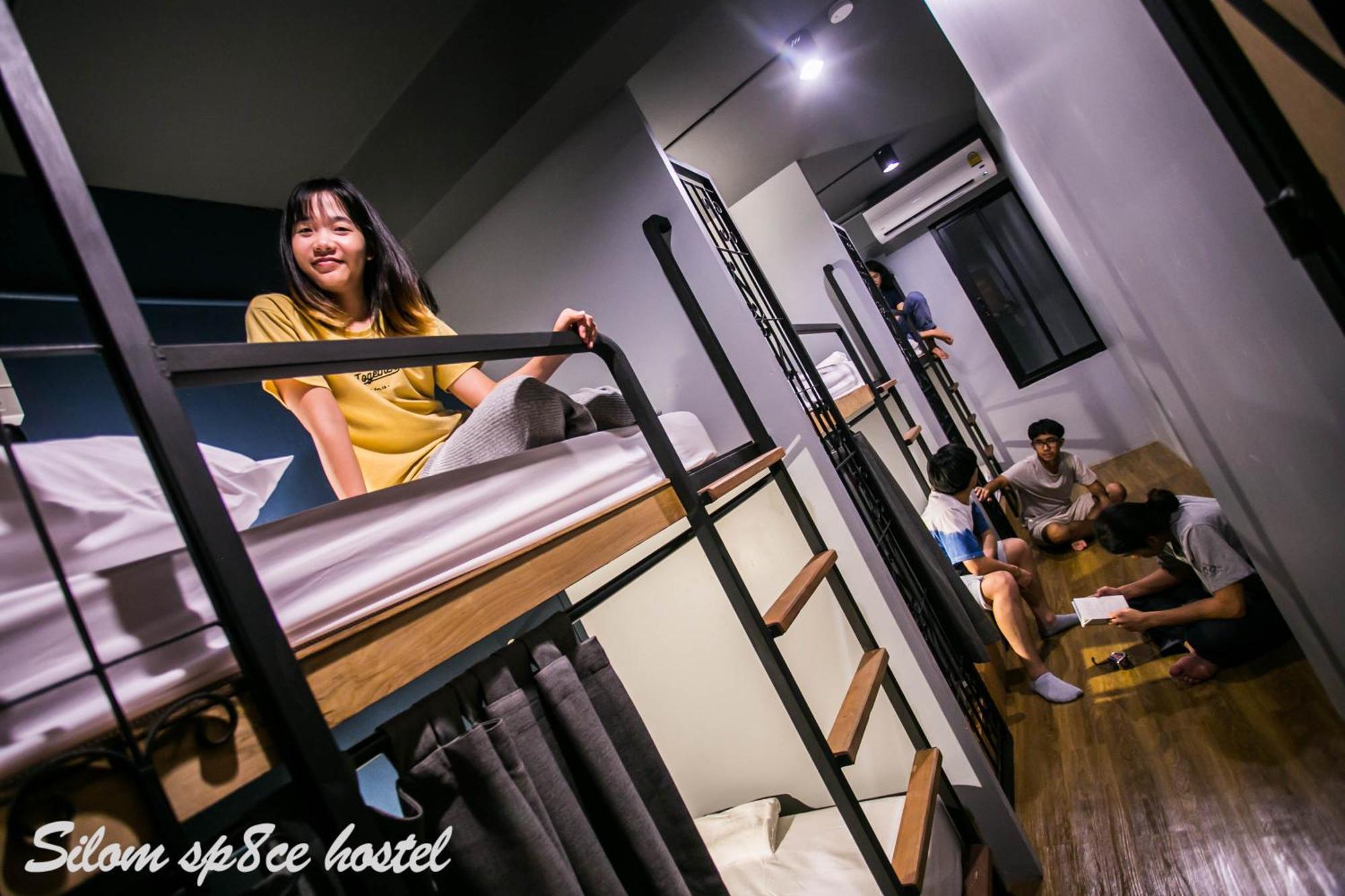 Silom Space Hostel Bangkok Exterior photo