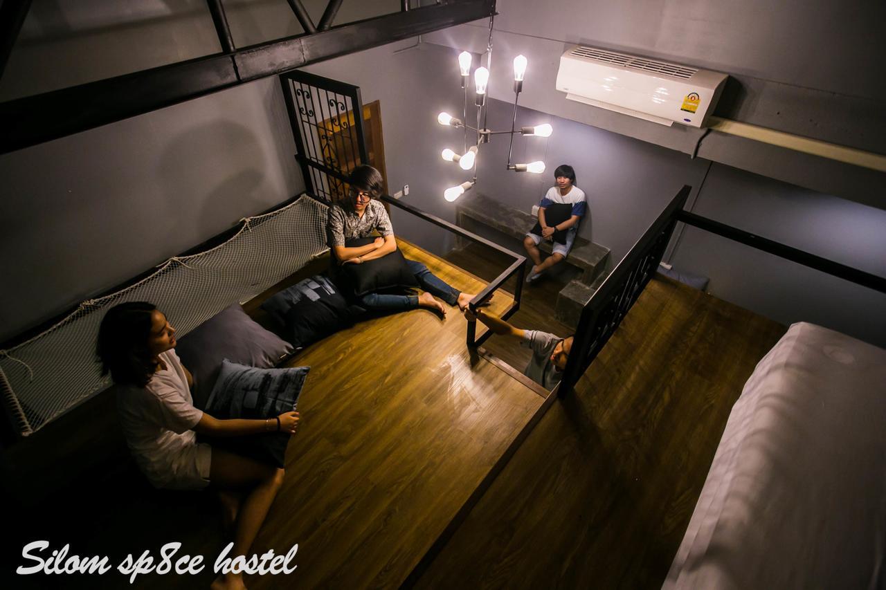 Silom Space Hostel Bangkok Exterior photo