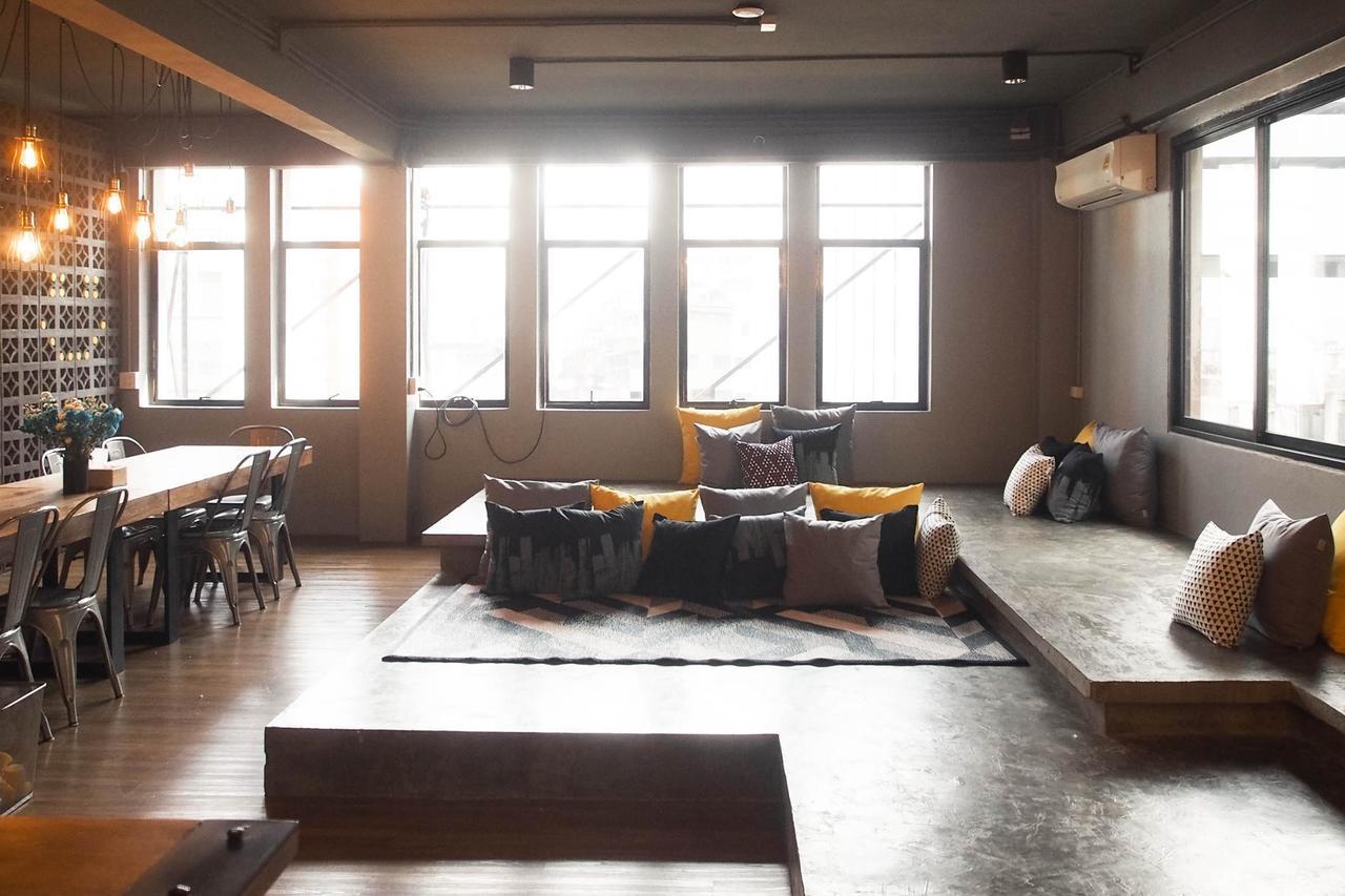 Silom Space Hostel Bangkok Exterior photo