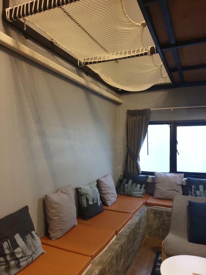 Silom Space Hostel Bangkok Exterior photo